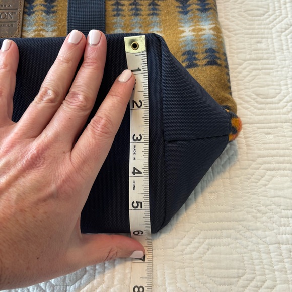 Pendleton Wool Zip Tote - Picture 12 of 12